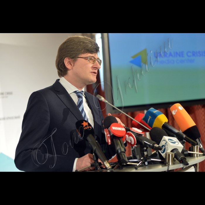 Київ. В  Українському антикризовому медіа-центрі відбувся брифінг з актуальних питань заступника Голови Центральної виборчої Комісії Андрія Магери.
