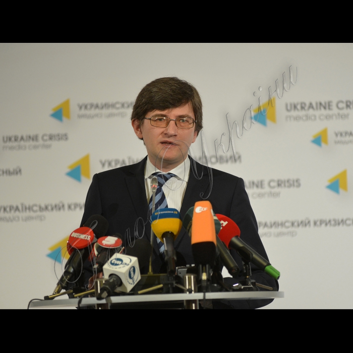 Київ. В  Українському антикризовому медіа-центрі відбувся брифінг з актуальних питань заступника Голови Центральної виборчої Комісії Андрія Магери.