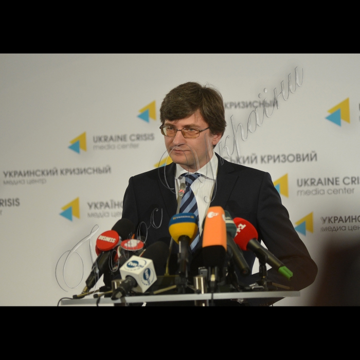 Київ. В  Українському антикризовому медіа-центрі відбувся брифінг з актуальних питань заступника Голови Центральної виборчої Комісії Андрія Магери.