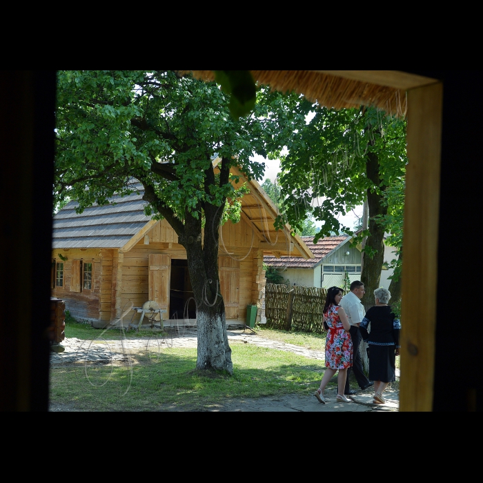 С. Нагуєвичі Дрогобицького району, Львівска обл. Відбувся захід Міжнародного благодійного фонду національної пам’яті України, присвячений 200-й річниці від дня народження Т.Шевченка, під назвою: «Величні постаті України – від Кобзаря до Каменяра».