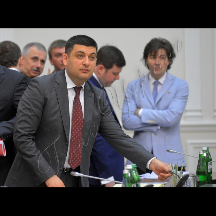 Київ. Під головуванням прем’єр-міністра України Арсенія Яценюка відбулось засідання Уряду.
Віце-прем'єр - міністр регіонального розвитку та ЖКГ - Володимир Гройсман