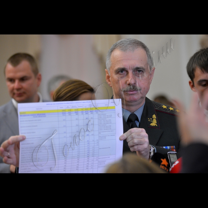 Київ. Під головуванням прем’єр-міністра України Арсенія Яценюка відбулось засідання Уряду.
В.о. міністра оборони України Михайло Коваль