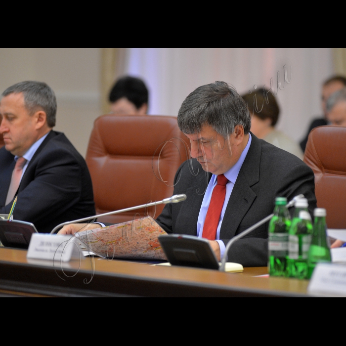 Київ. Під головуванням прем’єр-міністра України Арсенія Яценюка відбулось засідання Уряду.
Міністр внутрішніх справ України Арсен Аваков
