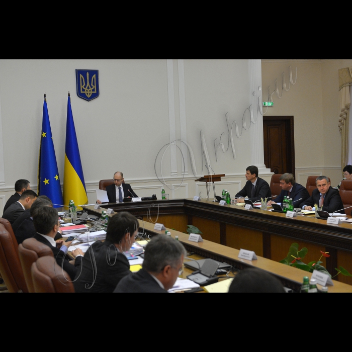 Київ. Під головуванням прем’єр-міністра України Арсенія Яценюка відбулось засідання Уряду.