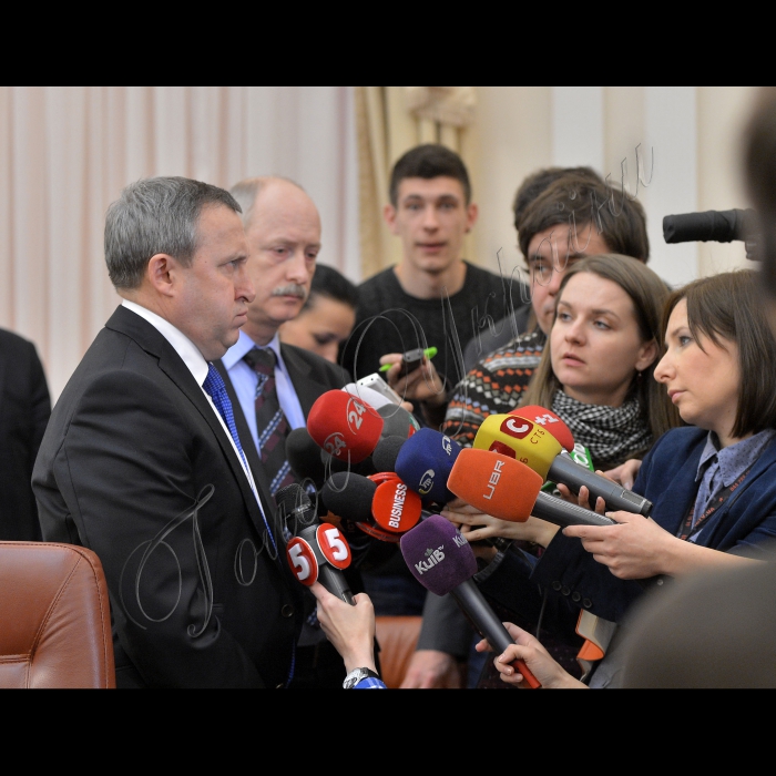 Київ. Відбулося перше засідання нового складу Кабінету Міністрів України під головуванням Прем'єр-міністра Арсенія Яценюка.