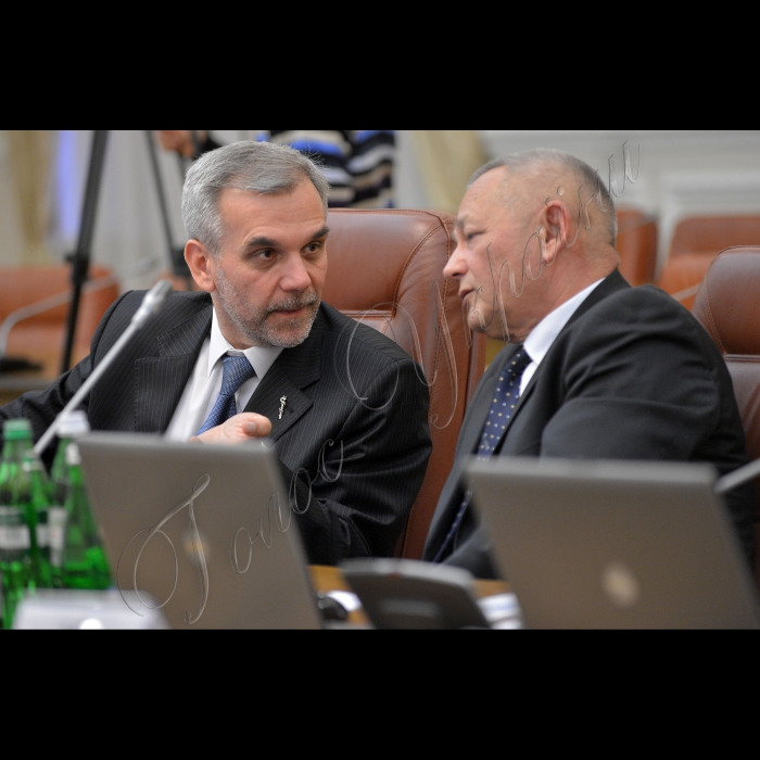 Київ. Відбулося перше засідання нового складу Кабінету Міністрів України під головуванням Прем'єр-міністра Арсенія Яценюка.
Міністр охорони здоров'я України Олег Мусій, в. о. міністра оборони Ігор Тенюх.