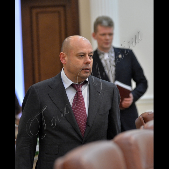 Київ. Відбулося перше засідання нового складу Кабінету Міністрів України під головуванням Прем'єр-міністра Арсенія Яценюка.
Міністр палива та енергетики Юрій Продан.
