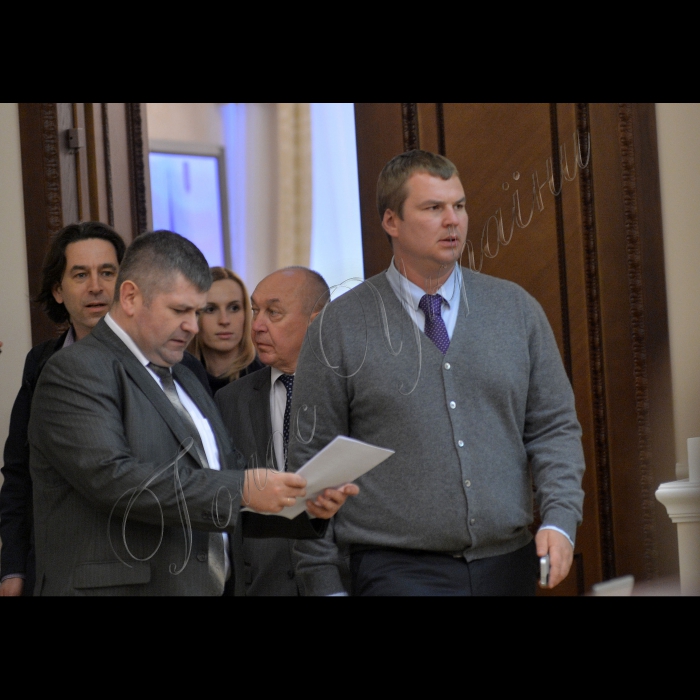 Київ. Відбулося перше засідання нового складу Кабінету Міністрів України під головуванням Прем'єр-міністра Арсенія Яценюка.
Міністр молоді та спорту України Дмитро Булатов.