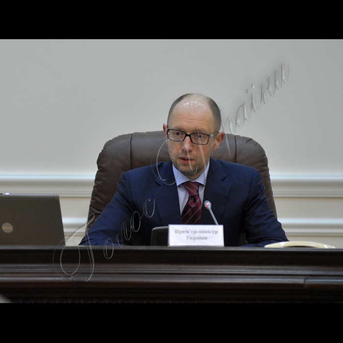 Київ. Відбулося перше засідання нового складу Кабінету Міністрів України під головуванням Прем'єр-міністра Арсенія Яценюка.
Прем'єр-міністр Арсеній Яценюк.