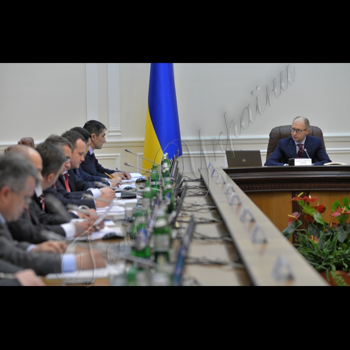 Київ. Відбулося перше засідання нового складу Кабінету Міністрів України під головуванням Прем'єр-міністра Арсенія Яценюка.