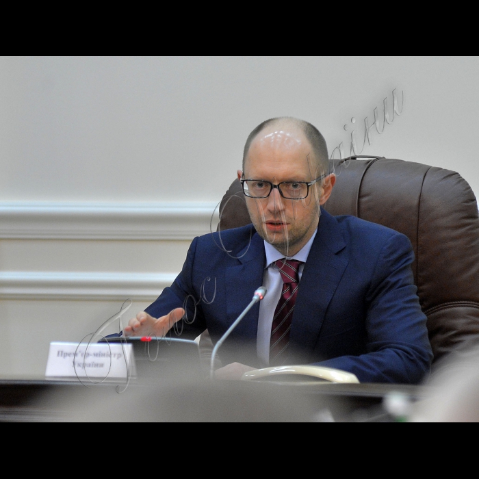 Київ. Відбулося перше засідання нового складу Кабінету Міністрів України під головуванням Прем'єр-міністра Арсенія Яценюка.
Прем'єр-міністр Арсеній Яценюк.