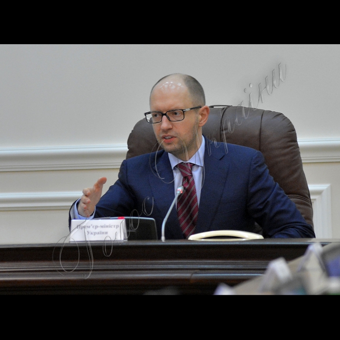 Київ. Відбулося перше засідання нового складу Кабінету Міністрів України під головуванням Прем'єр-міністра Арсенія Яценюка.
Прем'єр-міністр Арсеній Яценюк.