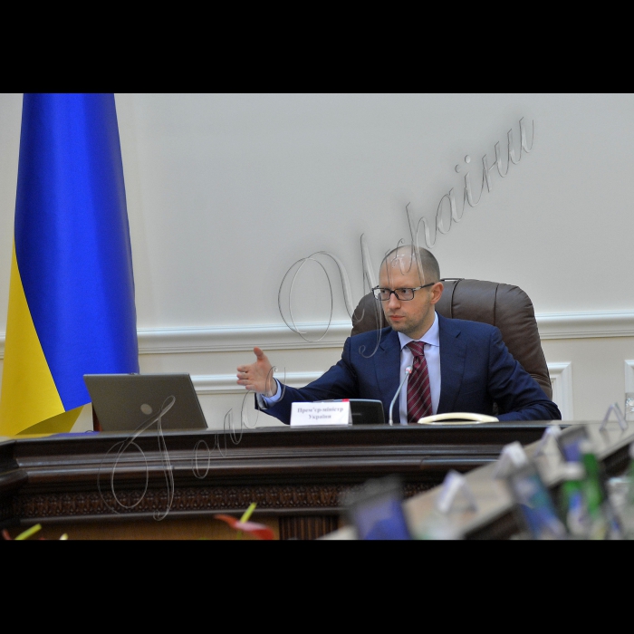 Київ. Відбулося перше засідання нового складу Кабінету Міністрів України під головуванням Прем'єр-міністра Арсенія Яценюка.
Прем'єр-міністр Арсеній Яценюк.