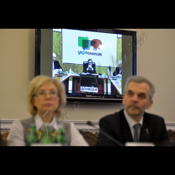 Київ. Під головуванням Прем’єр-міністра України Арсенія Яценюка та членів уряду України  відбулась селекторна нарада з регіонами України. 
Міністр соціальної політики України Людмила Денисова, Міністр охорони здоров'я України Олег Мусій