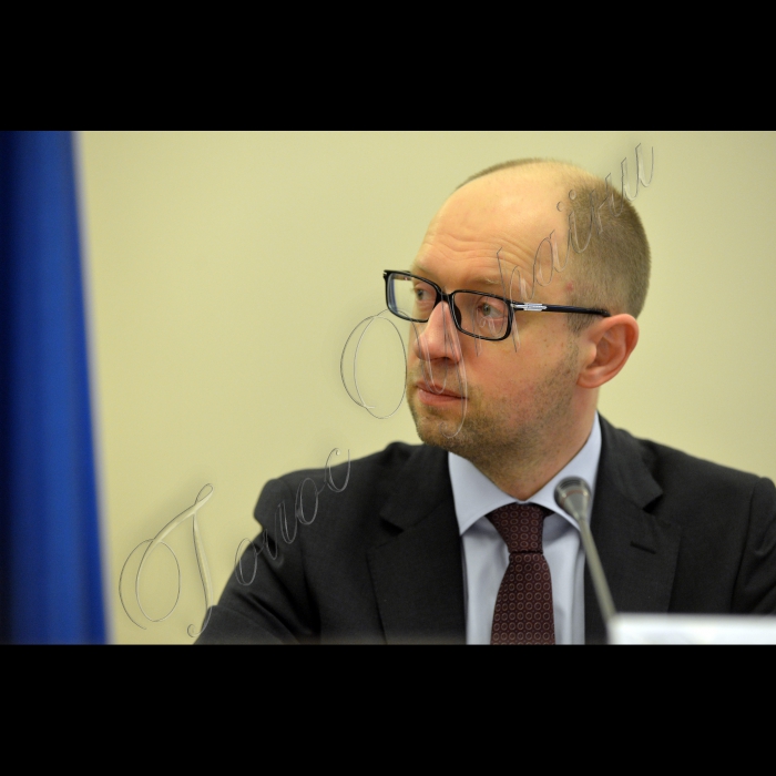 Київ. Під головуванням Прем’єр-міністра України Арсенія Яценюка та членів уряду України  відбулась селекторна нарада з регіонами України. 
Прем'єр- міністр  Арсеній Яценюк