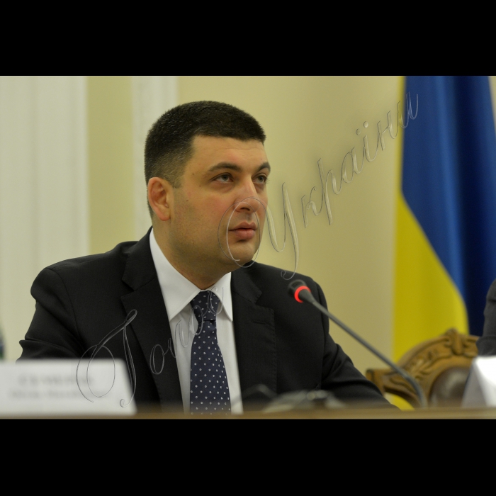 Київ. Під головуванням Прем’єр-міністра України Арсенія Яценюка та членів уряду України  відбулась селекторна нарада з регіонами України. 