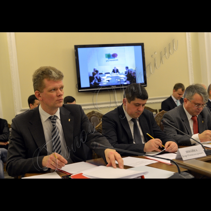 Київ. Під головуванням Прем’єр-міністра України Арсенія Яценюка та членів уряду України  відбулась селекторна нарада з регіонами України. 
Міністр аграрної політики та продовольства України Ігор Швайка, Міністр екології та природних ресурсів України Андрій Мохник