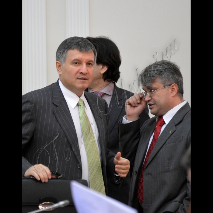 Київ. Під головуванням Першого віце-прем'єра Віталія Яреми відбулося засідання Кабінету Міністрів України.
Міністр внутрішніх справ України Арсен Аваков, міністр екології та природних ресурсів України Андрій Мохник.