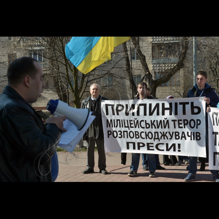 Профспілка продавців преси Київського метрополітену провела акцію протесту біля прокуратури міста Києва з метою донести до прокурора столиці та громадськості інформацію про перешкоджання правомірній підприємницькій діяльності з боку правоохоронних органів.