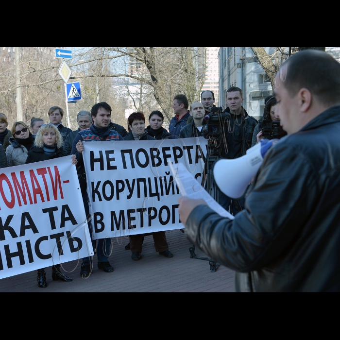 Профспілка продавців преси Київського метрополітену провела акцію протесту біля прокуратури міста Києва з метою донести до прокурора столиці та громадськості інформацію про перешкоджання правомірній підприємницькій діяльності з боку правоохоронних органів.