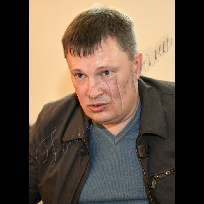 Київ. Санаторій-профілакторій комунального підприємства «Київпастранс» «Пуща-Водиця» прийняв перших переселенців із Криму.
Директор санаторію- профілакторію комунального підприємства «Київпастранс» «Пуща-Водиця» Валерій Слуцький.