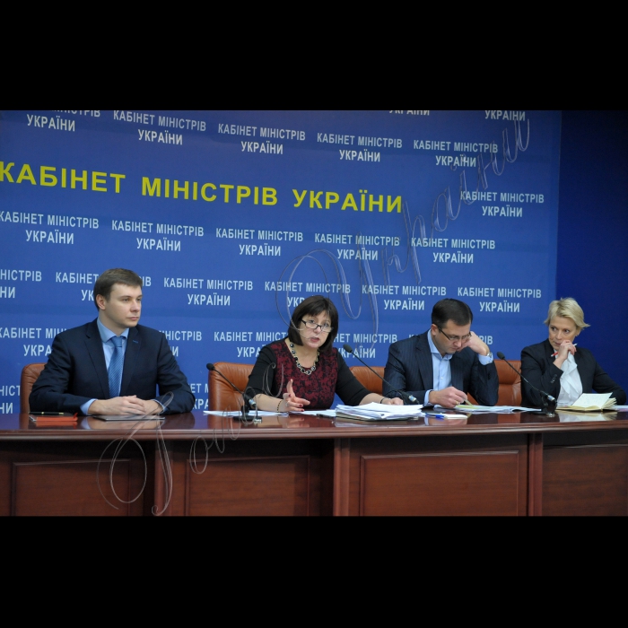 У Міністерстві фінансів України  відбулась прес-конференція керівництва Міністерства фінансів України  щодо проекту Державного бюджету на 2016 рік.
Роман Качур, заступник Міністра фінансів України; Наталія Яресько, Міністр фінансів України; Ігор Уманський, Перший заступник Міністра фінансів України; Олена Макеєва, заступник Міністра фінансів України