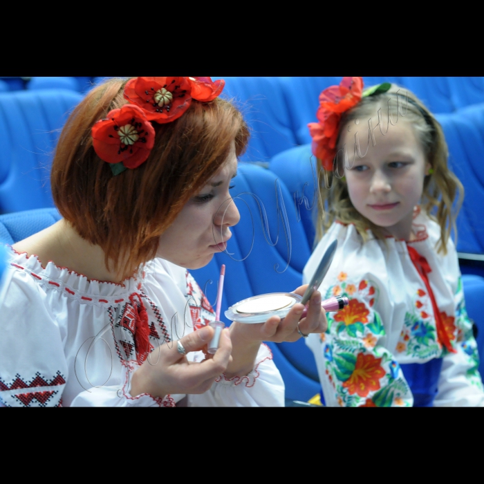 В Українському домі відбувся Всеукраїнський благодійний фестиваль «Талановиті діти України».
120 дітей-сиріт з інтернатів та будинків сімейного типу зі всіх областей України представили свої найкращі номери та виставку своїх работ.
Організатори: Громадська організація «Талановиті діти України»