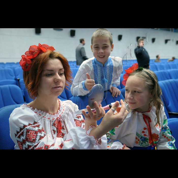 В Українському домі відбувся Всеукраїнський благодійний фестиваль «Талановиті діти України».
120 дітей-сиріт з інтернатів та будинків сімейного типу зі всіх областей України представили свої найкращі номери та виставку своїх работ.
Організатори: Громадська організація «Талановиті діти України»