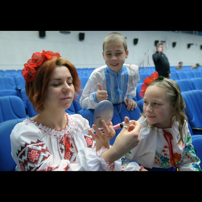В Українському домі відбувся Всеукраїнський благодійний фестиваль «Талановиті діти України».
120 дітей-сиріт з інтернатів та будинків сімейного типу зі всіх областей України представили свої найкращі номери та виставку своїх работ.
Організатори: Громадська організація «Талановиті діти України»