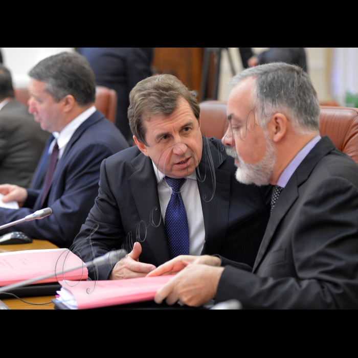 Київ. Під головуванням Прем’єр-міністра України Миколи Азарова відбулось засідання Кабінету Міністрів України.
Міністр інфраструктури України Володимир КОЗАК, міністр освіти і науки України Дмитро ТАБАЧНИК
