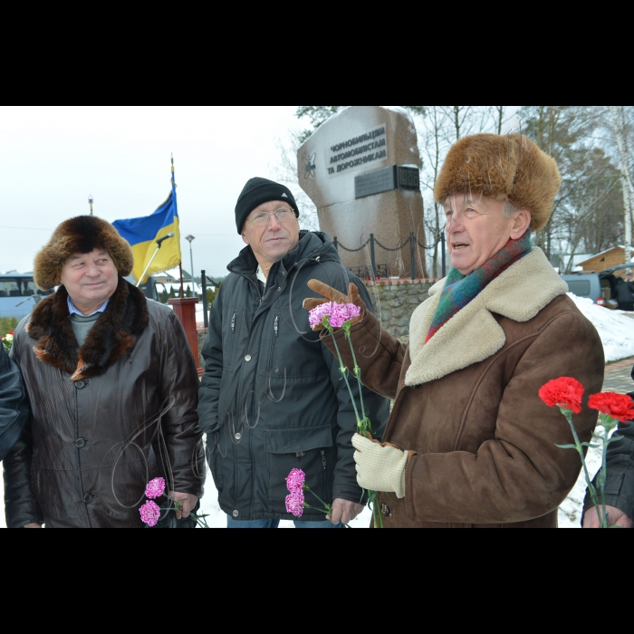 Урочиста зустріч представників Укравтодору, Міністерства інфраструктури України та ветеранів праці автомобільного транспорту України з дорожниками та автомобілістами-ліквідаторами з нагоди Дня вшанування учасників ліквідації наслідків аварії на ЧАЕС.
Пам'ятний знак 