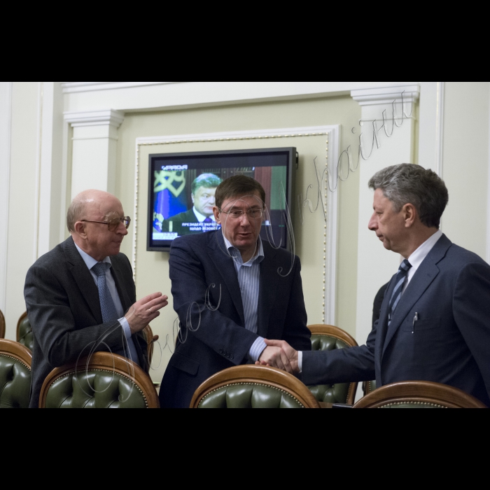 Засідання Погоджувальної Ради України під головуванням Голови ВР України Володимира Гройсмана.
Заступник Керівника Апарату - керівник Головного юридичного управління Михайло Теплюк, Юрій Луценко, Юрій Бойко