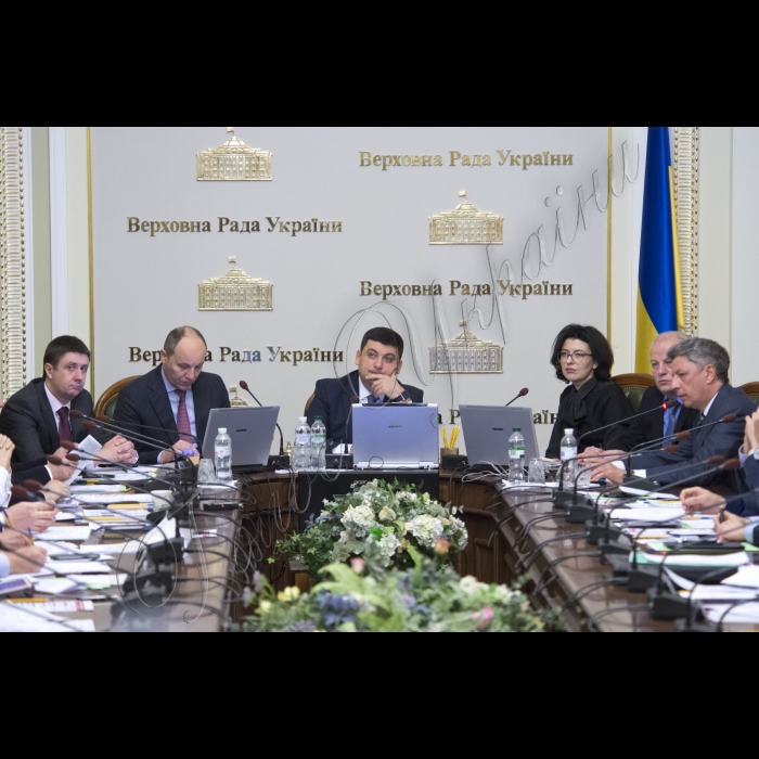 Засідання Погоджувальної Ради України під головуванням Голови ВР України Володимира Гройсмана.
Віце-прем’єр-міністр – міністр культури України В’ячеслав Кириленко, Андрій Парубій, Володимир Гройсман, Оксана Сироїд, Степан Кубів, Юрій Бойко;