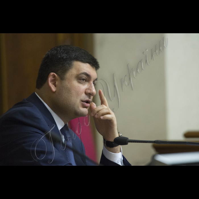 На пленарному засіданні Верховної Ради України народні депутати підтримали постанови про складання депутатських повноважень Злати Огневич і Миколи Мартиненка.
Голова Верховної Ради України Володимир Гройсман