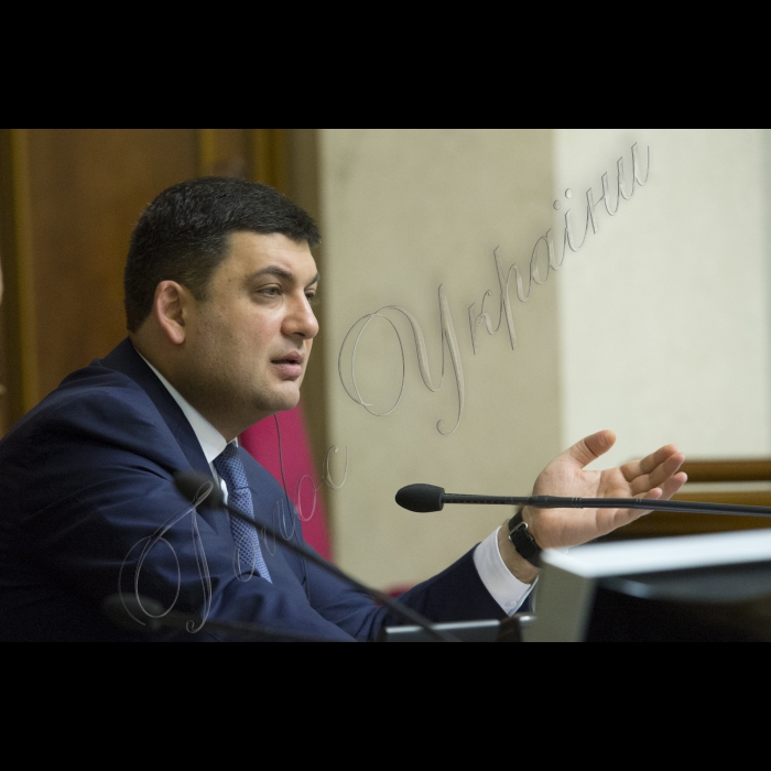 На пленарному засіданні Верховної Ради України народні депутати підтримали постанови про складання депутатських повноважень Злати Огневич і Миколи Мартиненка.
Голова Верховної Ради України Володимир Гройсман