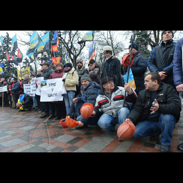 Біля будинку Верховної Ради України відбулася акція протесту «Шахтарі вимагають забезпечити стабільну роботу вугледобувних підприємств України». 