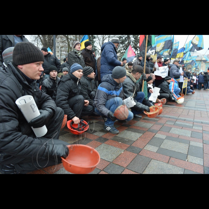 Біля будинку Верховної Ради України відбулася акція протесту «Шахтарі вимагають забезпечити стабільну роботу вугледобувних підприємств України». 