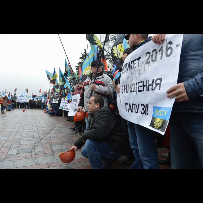 Біля будинку Верховної Ради України відбулася акція протесту «Шахтарі вимагають забезпечити стабільну роботу вугледобувних підприємств України». 