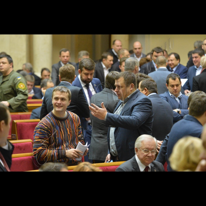 Пленарне засідання ВР України.
Ігор Луценко-Батьківщина, Борис Філатов-позафракційний