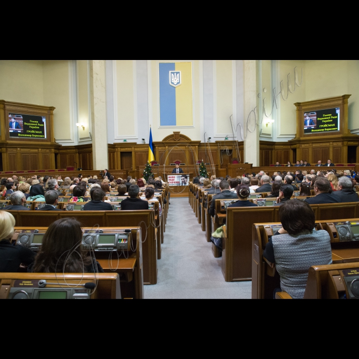 Голова ВР України Володимир Гройсман привітав працівників Апарату Верховної Ради України з Новим Роком, вручив державні нагороди народним депутатам і працівникам Апарату