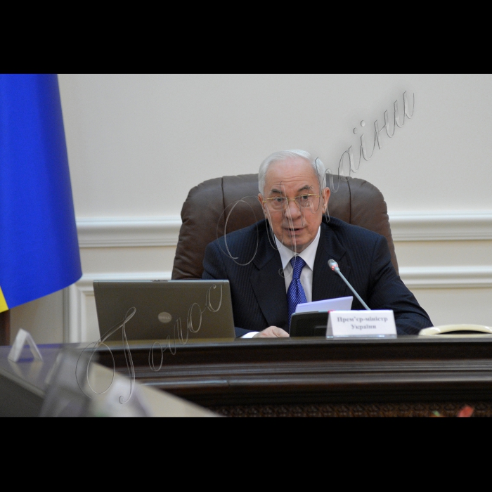 Київ.  Під головуванням Прем’єр-міністра України Миколи Азарова відбулось засідання Кабінету Міністрів України. На порядку денному - Про внесення зміни до пункту 9 розділу II „Прикінцеві положення” Закону України „Про внесення змін до деяких законодавчих актів України” (щодо приведення законодавства України у відповідність із законодавством ЄС в частині виконання зобов’язань, передбачених Протоколом про приєднання України до Договору про заснування  Енергетичного Співтовариства): міністра оборони Павла Лебедєва, міністра юстиції Олександра Лавриновича.