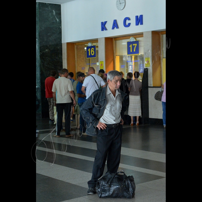 Київ. Центральний вокзал станції «Київ-Пасажирський». Привокзальна площа.