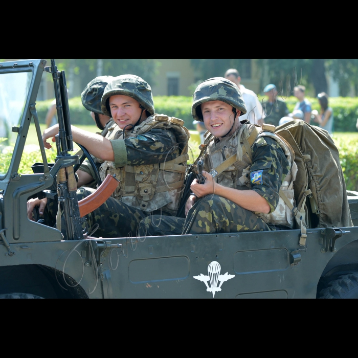 Житомир, на базі 95-ї окремої аеромобільної бригади Сухопутних військ ЗС України відбулися урочисті заходи з нагоди Дня високомобільних десантних військ та 83-ї річниці з дня створення Повітрянодесантних військ.  
