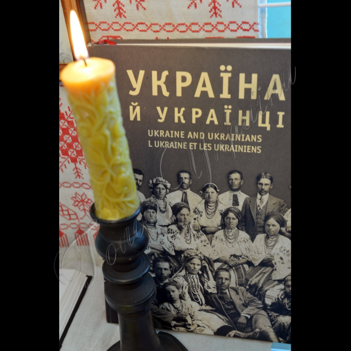 До Дня незалежності України у Національному музеї народної архітектури та побуту України (с. Пирогів) відбулася презентація Всеукраїнського проекту підтримки сільських музеїв «Скарби родоводу України». Захарівський краєзнавчий сільський музей (Світловодський район Кіровоградської обл.) представив на виставці унікальні предмети домашнього вжитку та вироби традиційних народних ремесел, які були збережені жителями двадцяти населених пунктів, затоплених у 1960-х роках під час будівництва водосховища Кременчуцької ГЕС. 