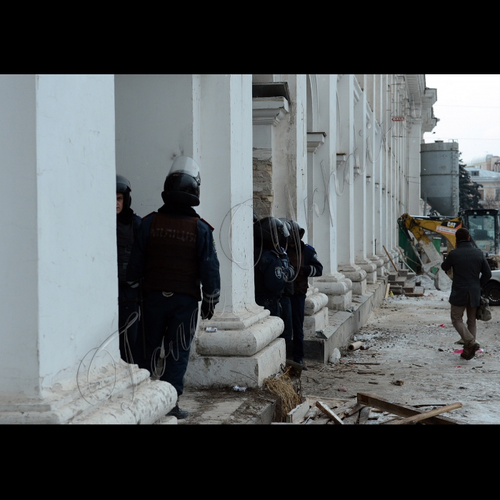 Акція біля Подільського РУВС захисників Гостиного двору з вимогами звільнити активістів (міліція вдень затримала кількох депутатів від ВО 