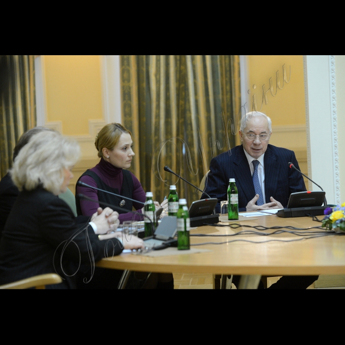 Прем'єр-міністр України Микола Азаров взяв участь у зустрічі з громадськими організаціями та експертами у сфері охорони здоров’я (Клуб Кабінету Міністрів).