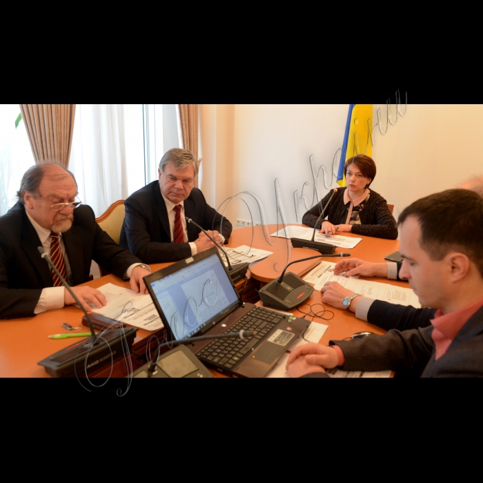 Відбулася Робоча нарада Комітету Верховної Ради України з питань науки і освіти щодо питання структури 12-річної загальної середньої освіти в контексті нової редакції Закону України «Про освіту».
Олександр Ляшенко - професор дійсний член Національної академії педагогічних наук України, Василь Кремінь - президент Національної академії педагогічних наук України та Лілія Гриневич - Голова Комітету Верховної Ради України з питань науки і освіти (зліва направо)