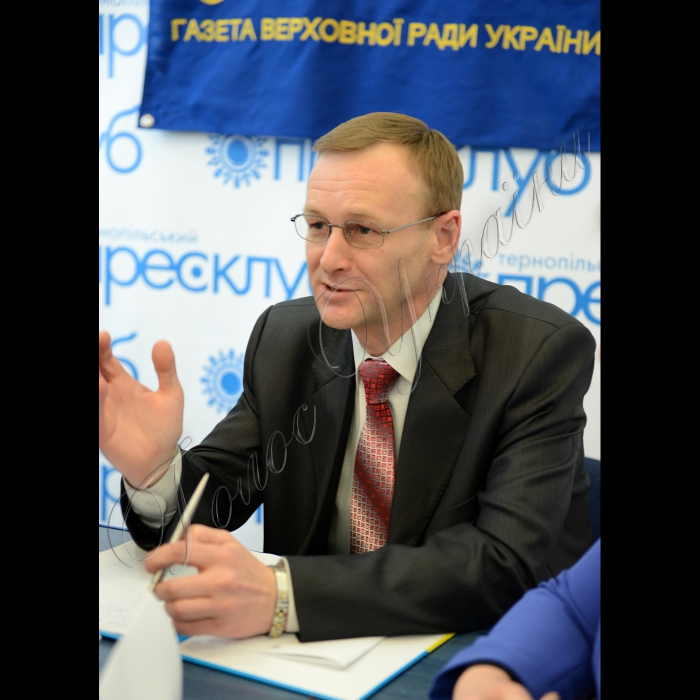 Тернопіль. Круглий стіл «Заробітчанство: дві сторони однієї медалі».