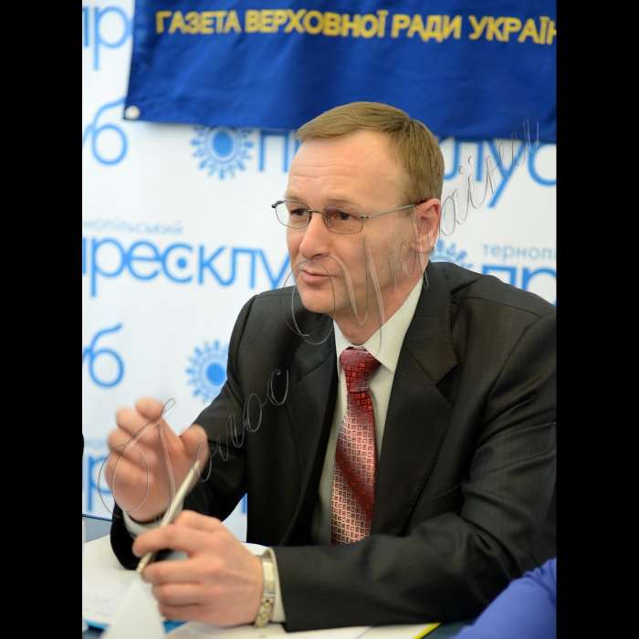 Тернопіль. Круглий стіл «Заробітчанство: дві сторони однієї медалі».