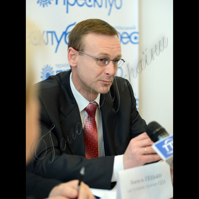 Тернопіль. Круглий стіл «Заробітчанство: дві сторони однієї медалі».